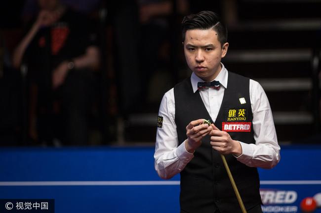 足球报：王钰栋、李新翔等小将为联赛注入活力，青春力量点燃中超.